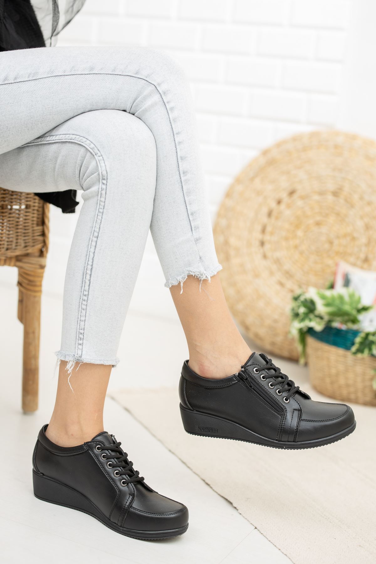 Fermuarlı Bağcıklı Ortapedik Pedli Siyah Cilt Ayakkabı