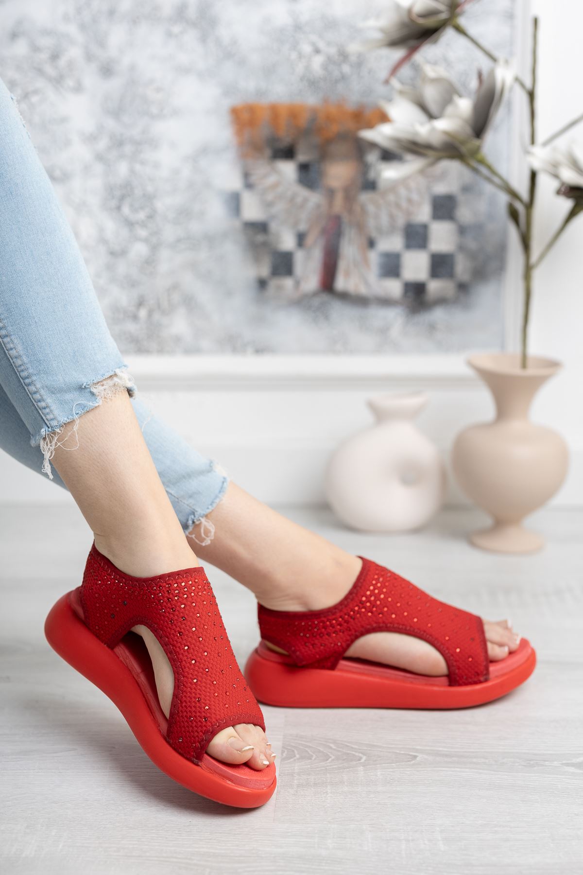 Poli Taban Kırmızı Taşlı Sandalet