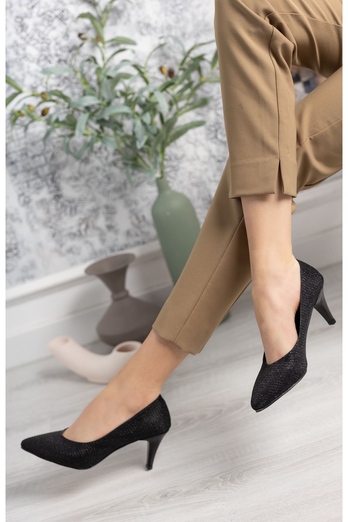 10 Punt Dekolte Model Siyah Simli Ayakkabı
