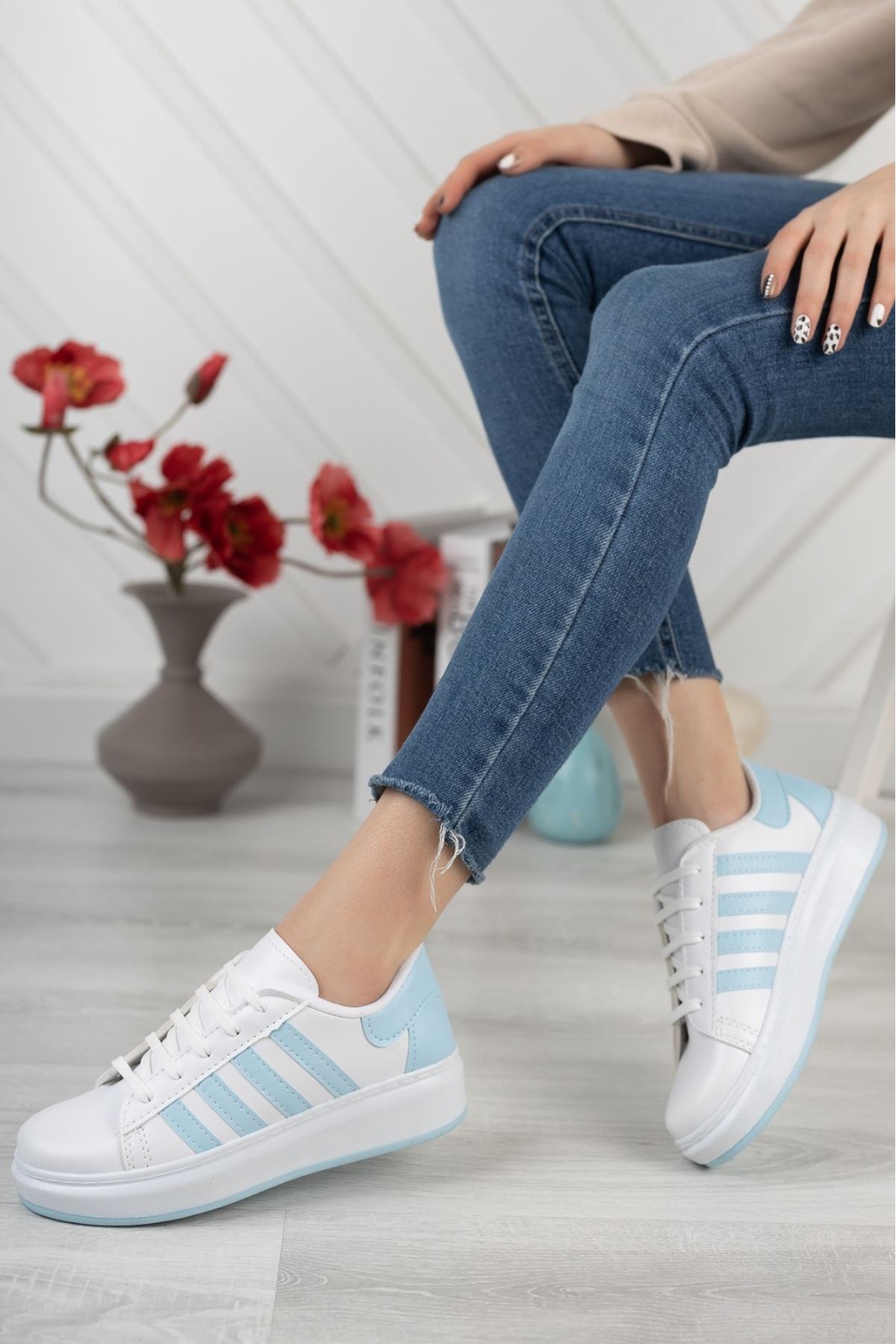 Termo Taban Beyaza Mavi Şeritli Spor Ayakkabı