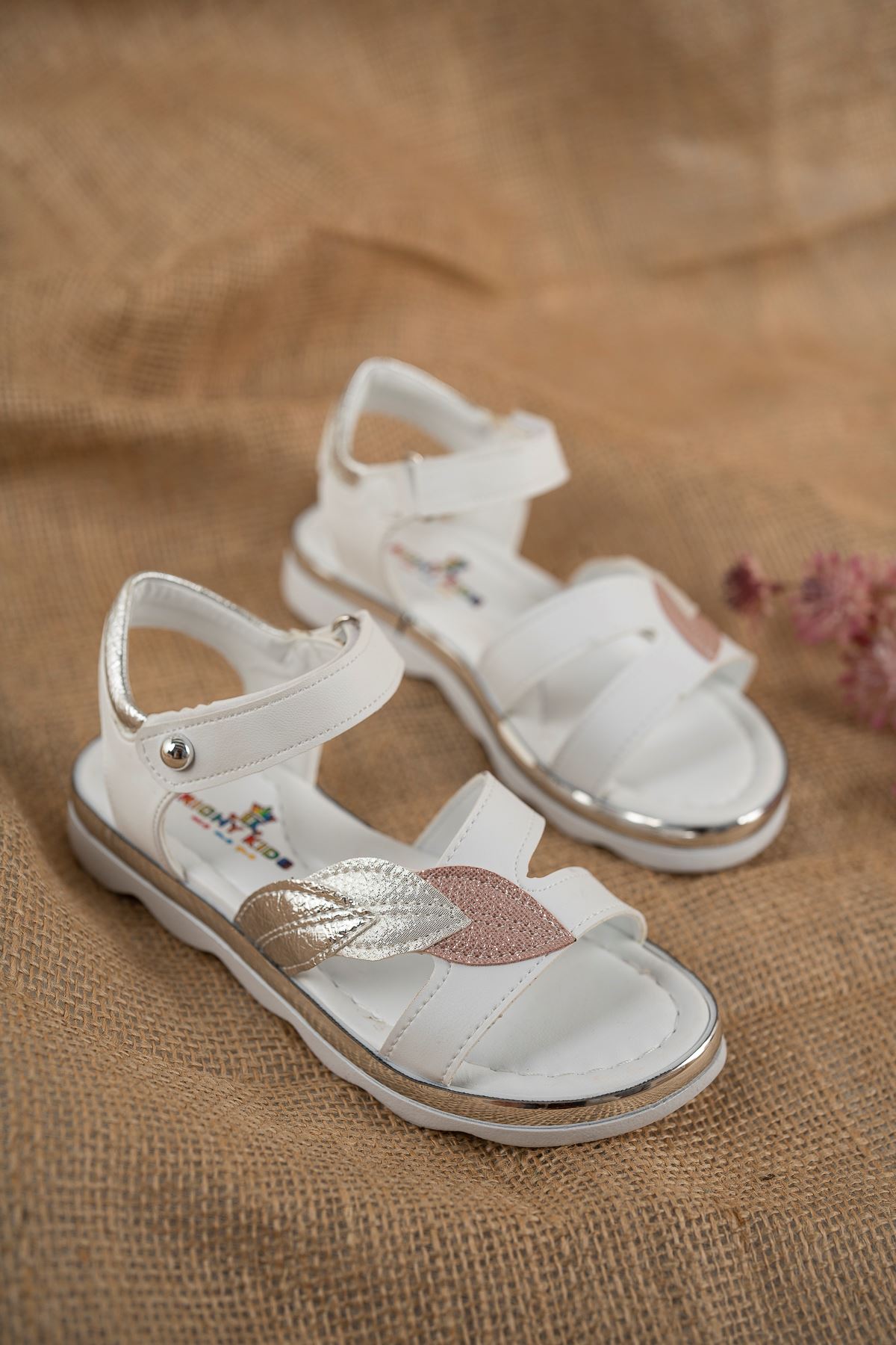 Termo Taban Yaprak Model Beyaz Kız Çocuk Sandalet
