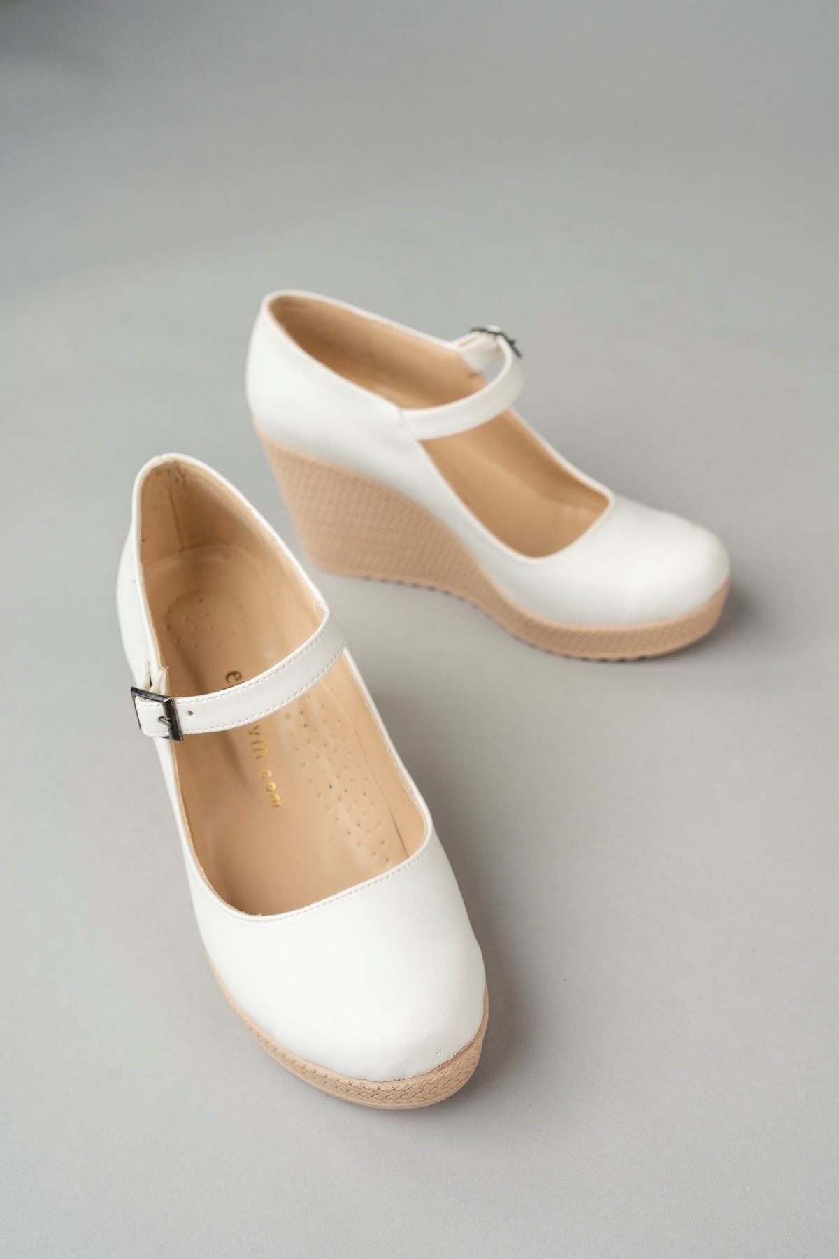 Dolgu Taban Bilekten Tokalı Beyaz İRM Cilt Ayakkabı