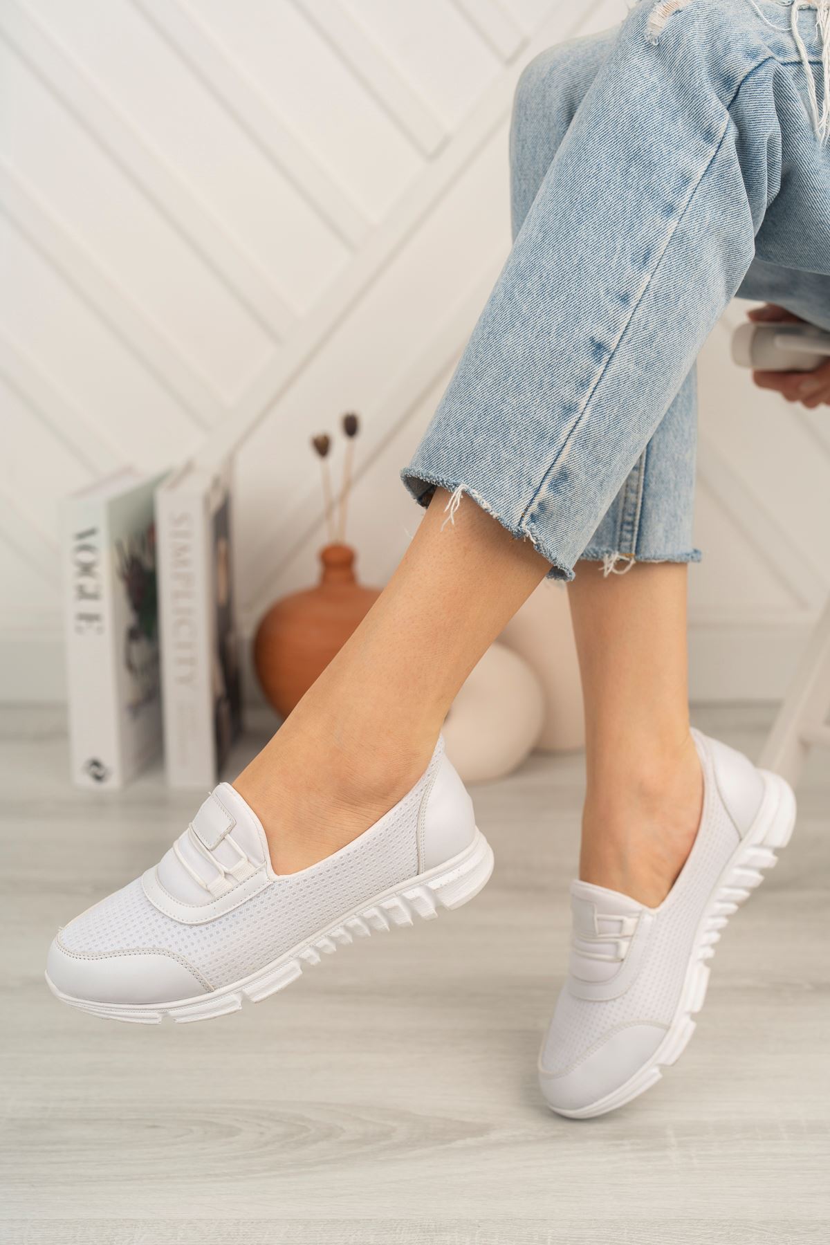 Fileli Aqua Beyaz Yürüyüş Ayakkabısı