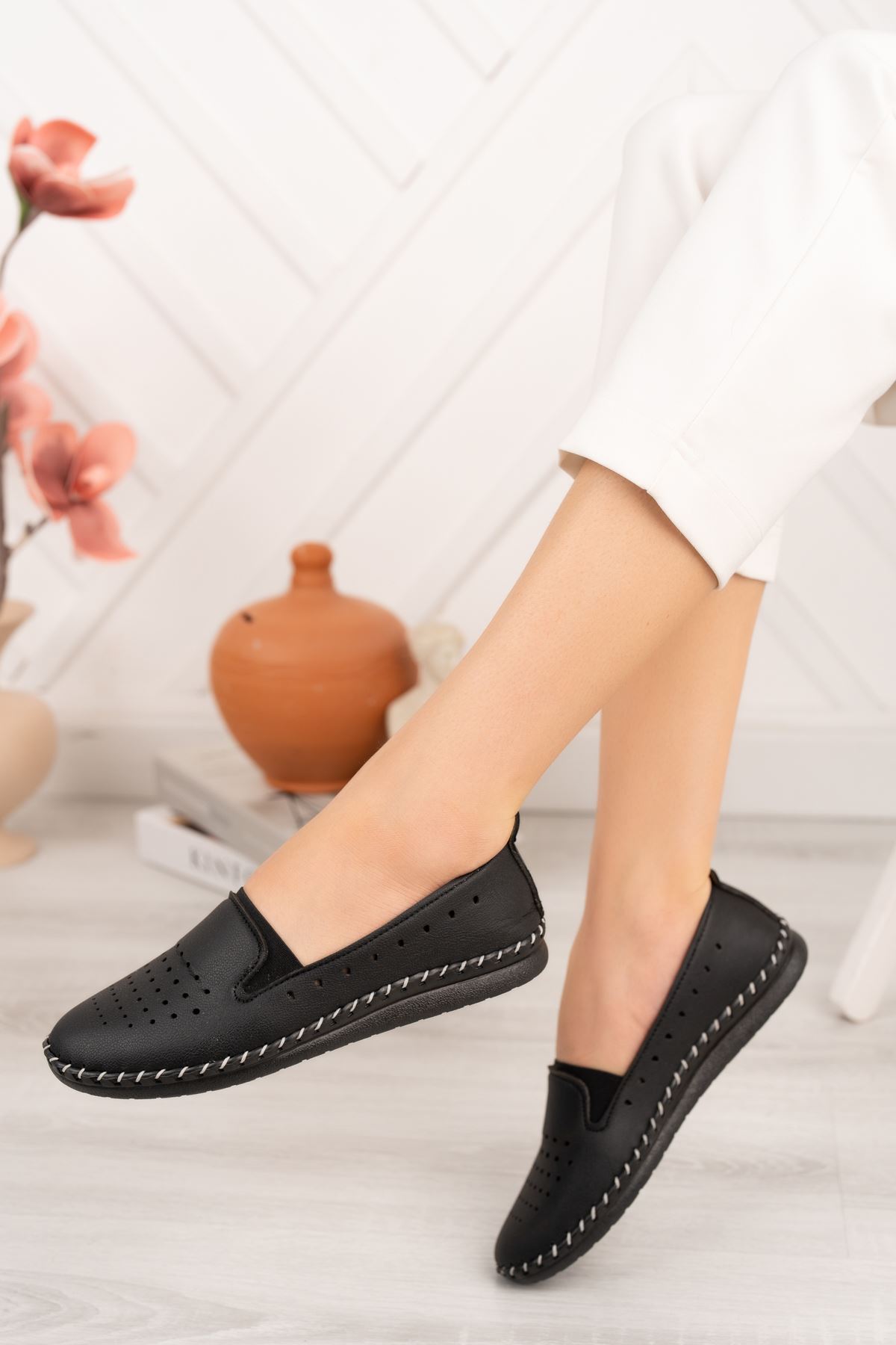 Ortapedik Pedli Lazerli Siyah Kadın Ayakkabı