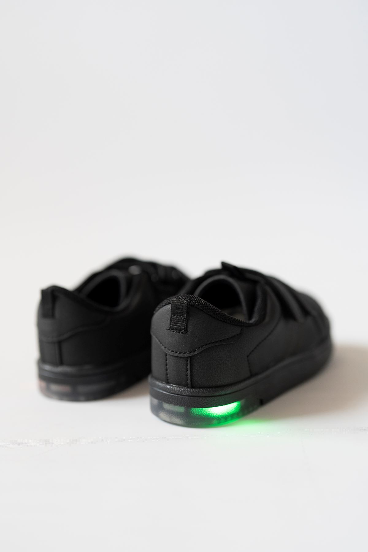 Çift Cırtlı Işıklı Siyah Çocuk Spor Ayakkabı