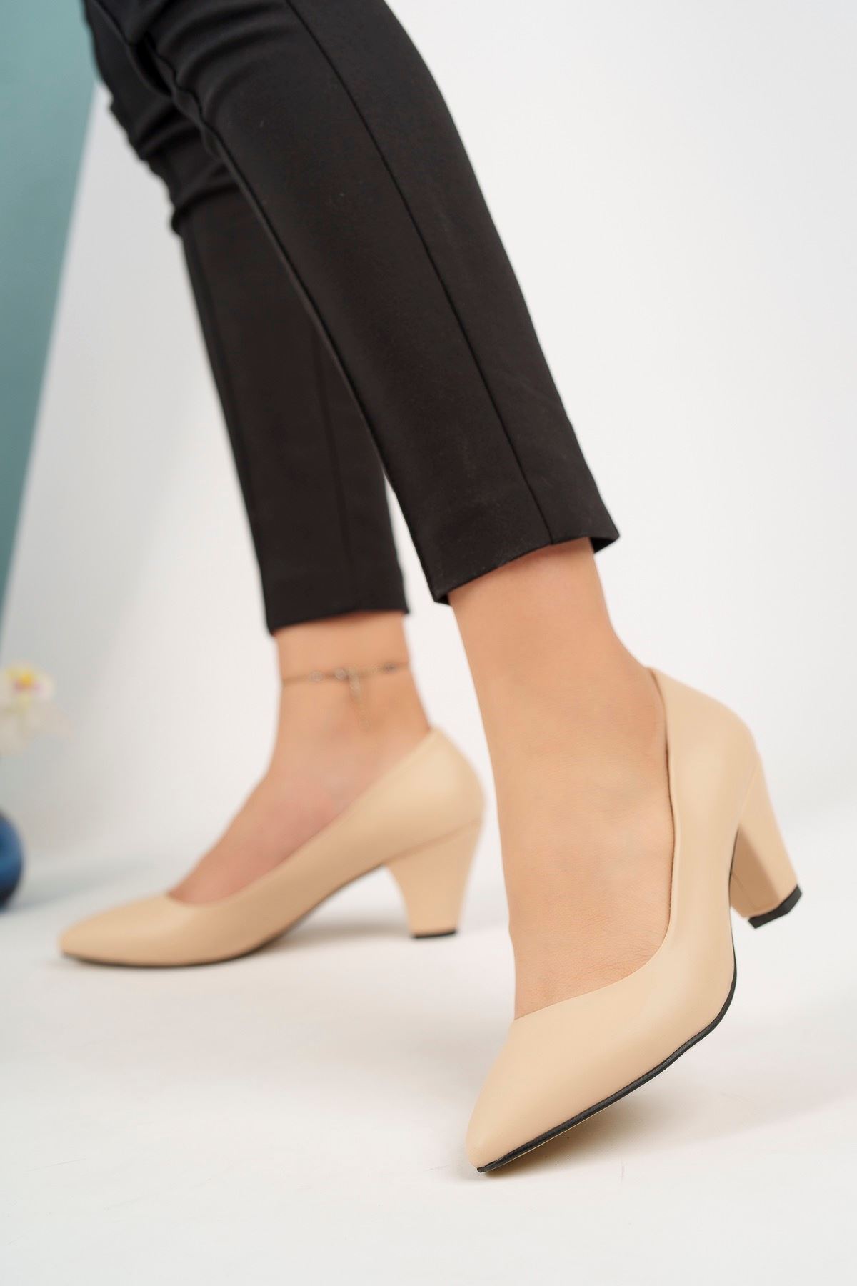 Dekolte Model Nut Cilt Kadın Ayakkabı