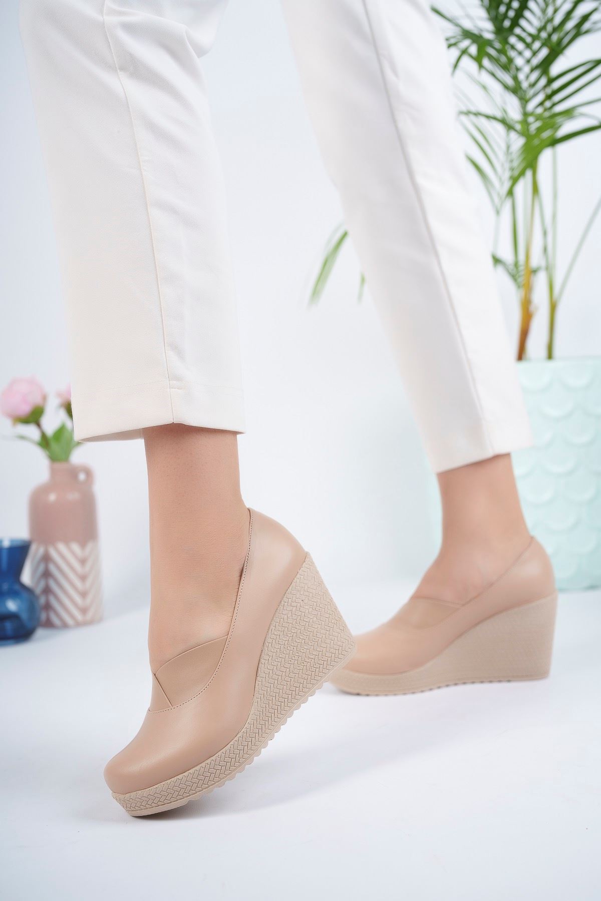 Dolgu Taban Çapraz Model Nut Cilt Ayakkabı