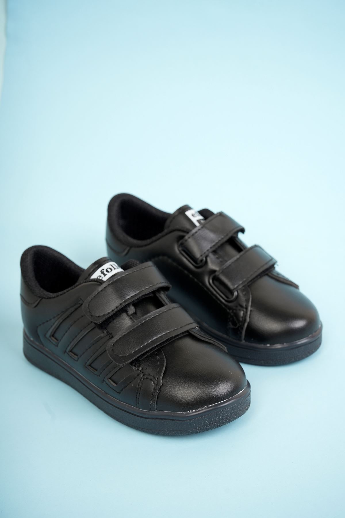 Düz Siyah Şeritli Çocuk Spor Ayakkabı