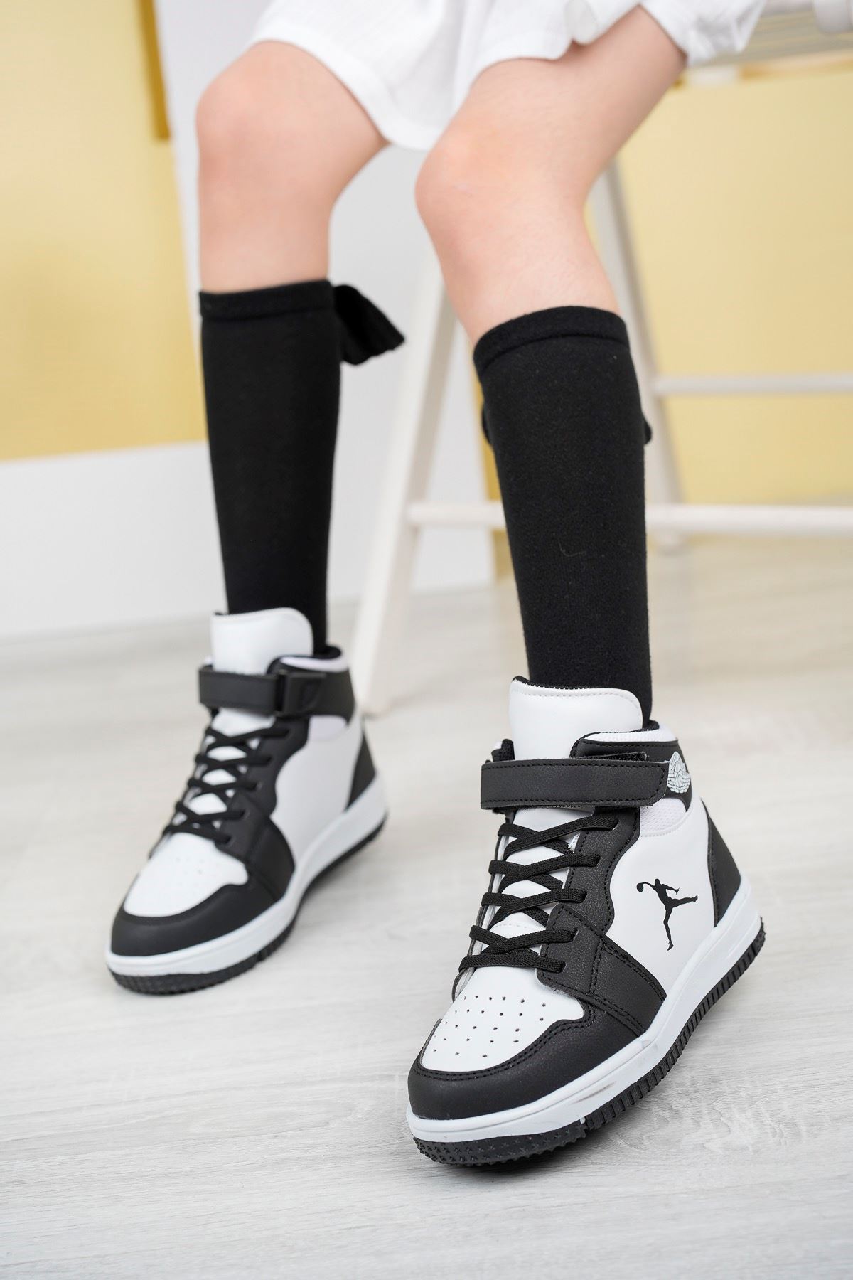 Siyah Garnili Cırtlı Çocuk Spor Ayakkabı