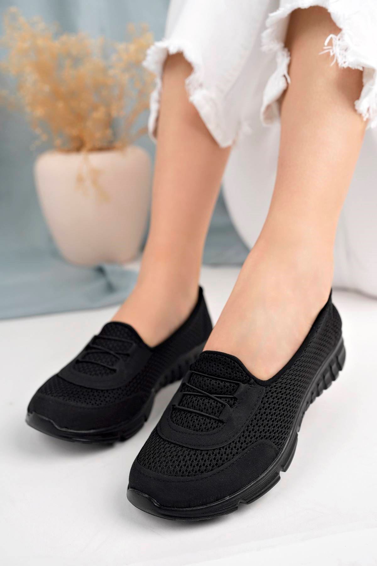 Siyaha Siyah Taban Aqua Kadın  Yürüyüş Ayakkabısı