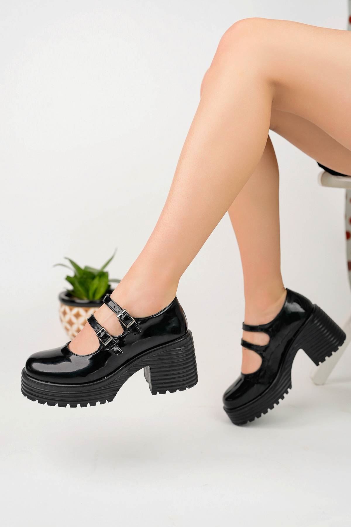Çift Tokalı Siyah Rugan Kadın Ayakkabı