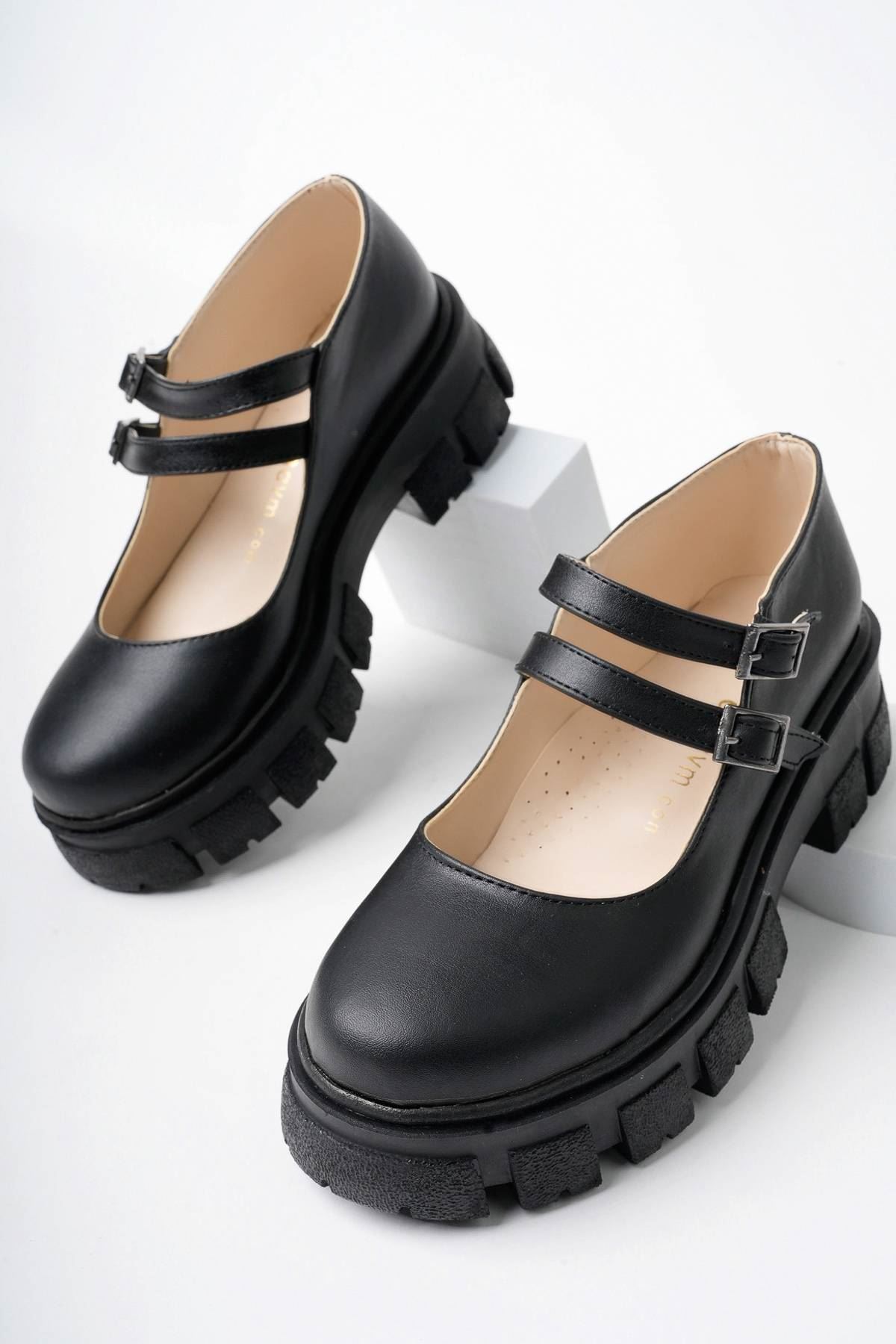 Çift Tokalı Siyah Cilt Kadın Ayakkabı