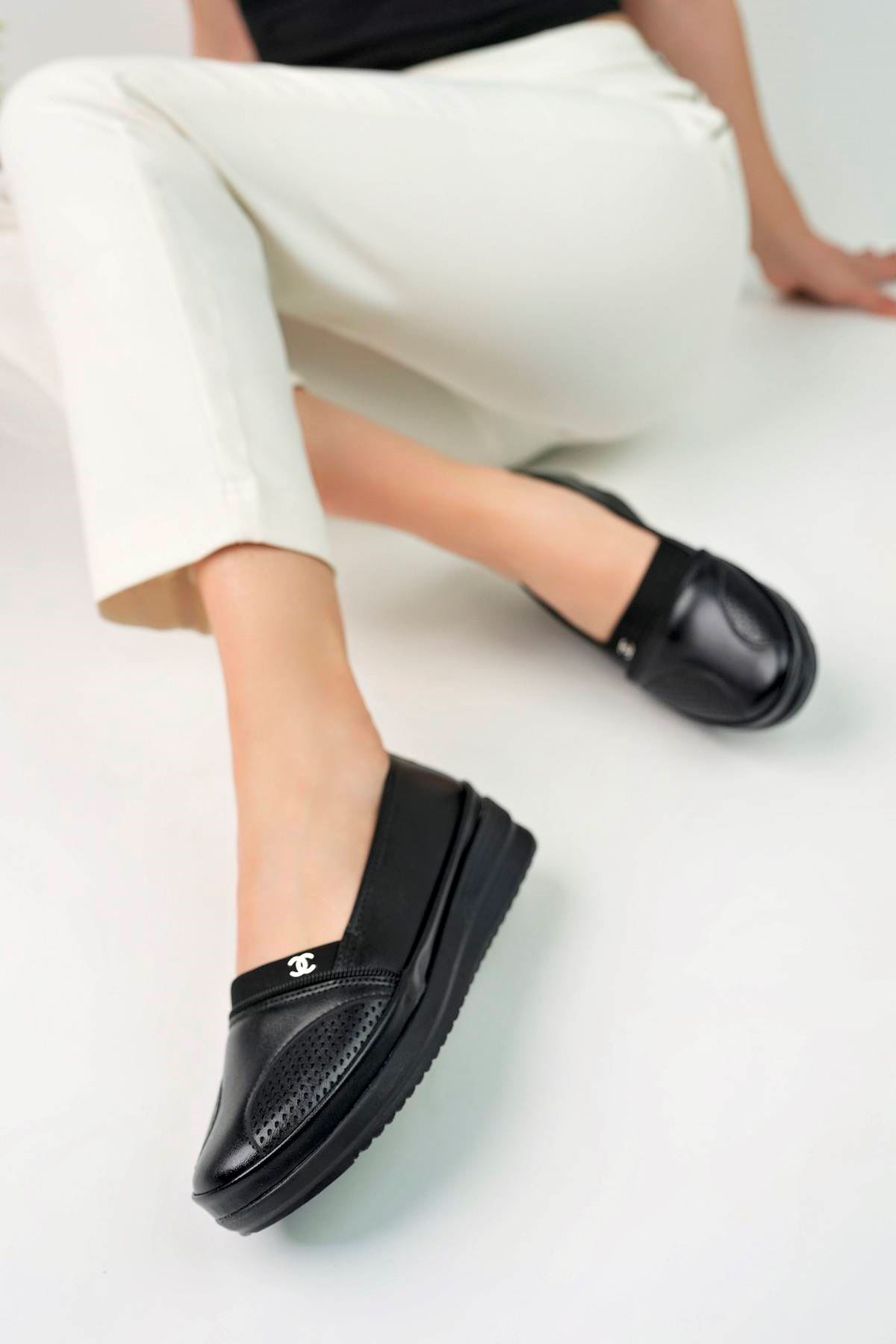 Dolgu Topuk Ortapedik Siyah Cilt Kadın Ayakkabı