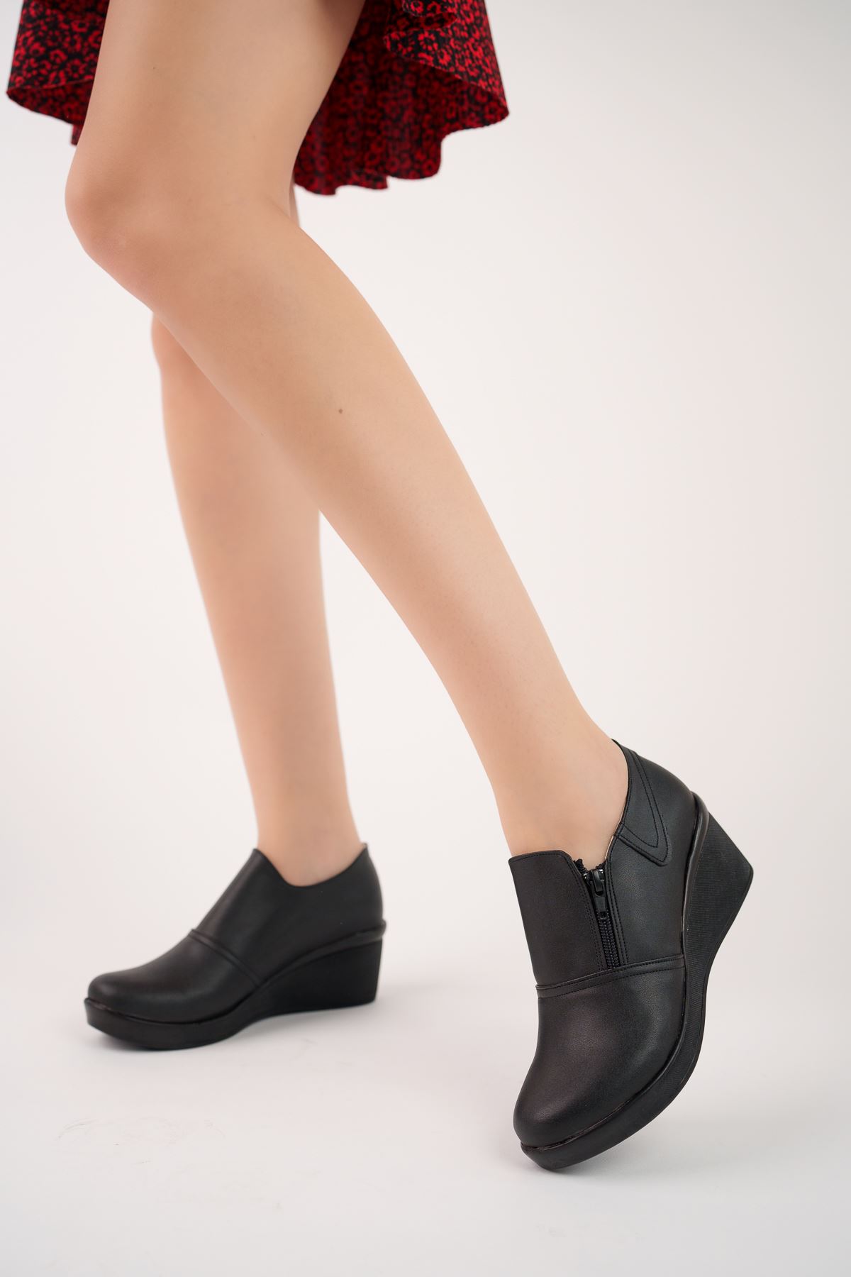 Ortopedik Dolgu Topuk Alçak Fermuarlı Siyah Cilt Kadın Ayakkabı