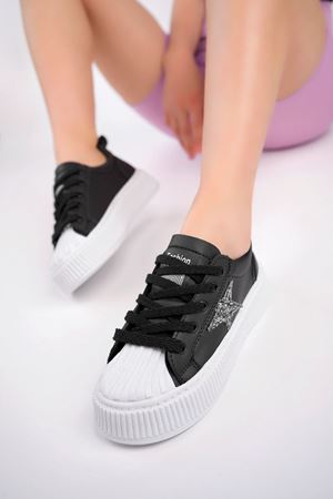 Dolgu Topuk Yıldızlı Siyaha Beyaz Taban Ayakkabı