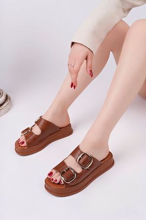 Dolgu Topuk Çift Tokalı Taba Kadın Terlik